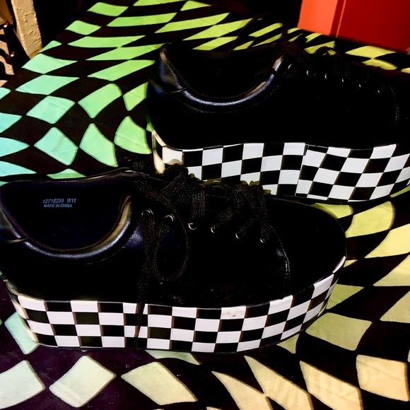 Checkered Platform Sneakers - Picture 4 of 5